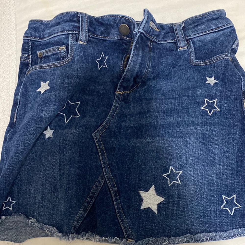 DL1961 kids denim skirt with embroidered stars on it